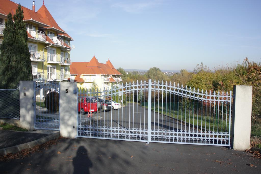 Lila Apartman Hévíz Buitenkant foto